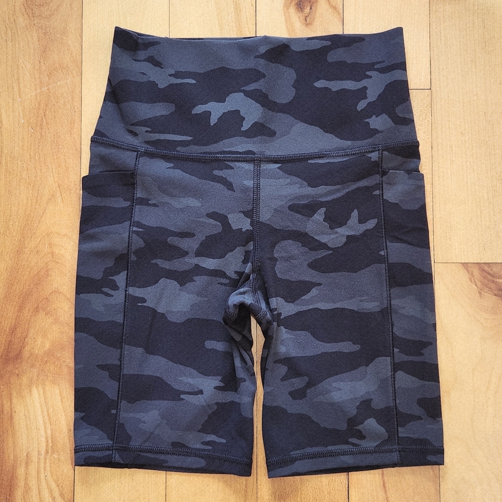 Athleta Salutation Stash Pocket II 7" Bike Short - XS